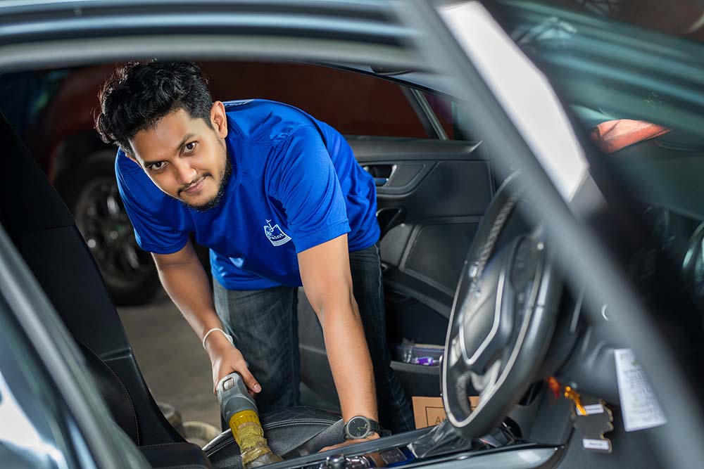 Vehicle service in Colombo