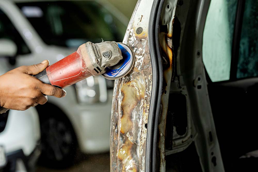 Car body repairing service at Mr. Paint Auto